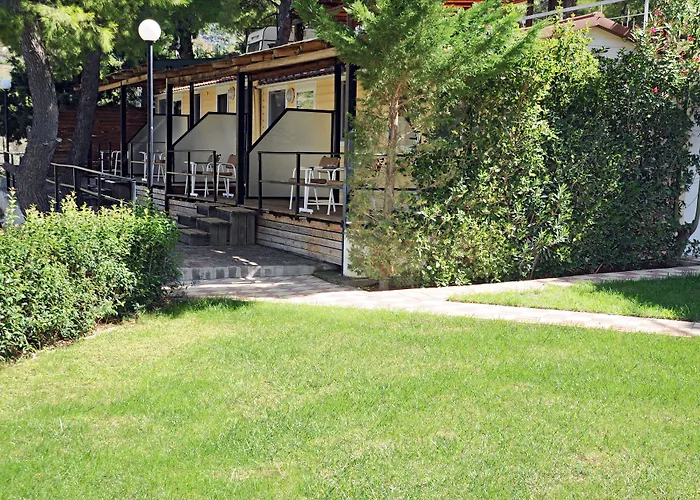 Chrissa Camping Rooms & Bungalows